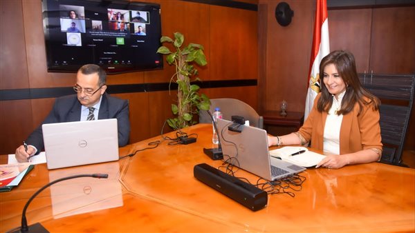 اجتماع وزيرة الهجرة