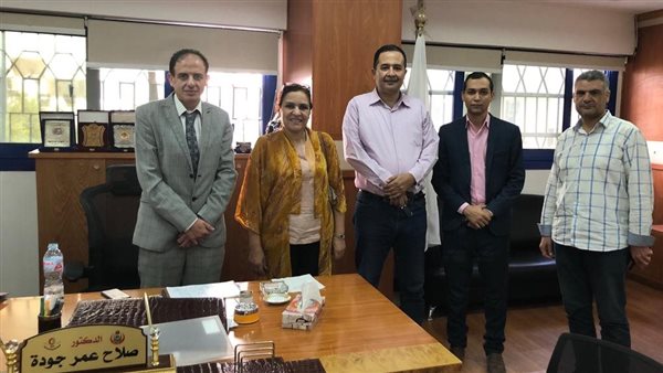 طاقم الأطباء بمستشفى