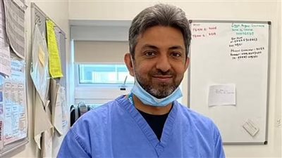 عالج ربع مليون مريض خلال مسيرته.. وفاة الجراح البريطاني عرفان حليم بـ كورونا 