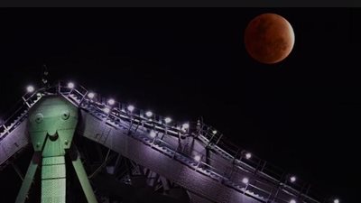 المرة القادمة ستكون عام 2669.. العالم يشهد أطول خسوف جزئي للقمر| صور