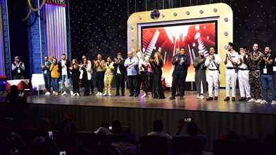 سفيري مصر والمغرب ووفد من الصحفيين في عرض مسرحية عائلة تس بموسم الرياض | صور