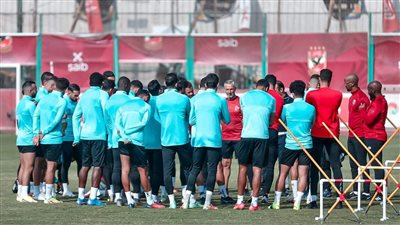 نجم الأهلي ينتظم في تدريبات الفريق بعد غياب طويل