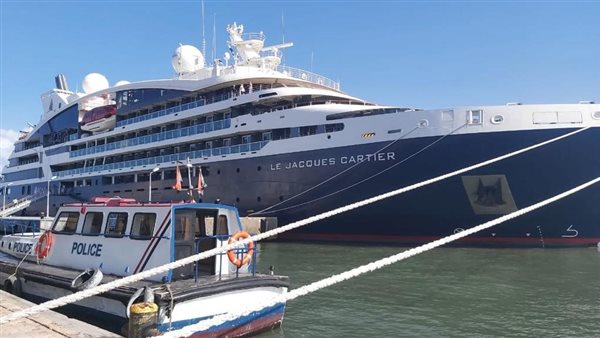 اليخت السياحي 