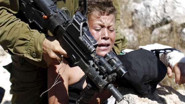 معاناة الأطفال في