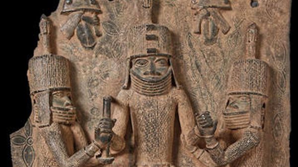 إحدى القطع المنهوبة