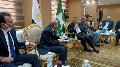 رئيس كهرباء القناة يتابع مشروعات الشركة بالشرقية