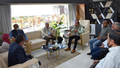 محافظ أسوان يوجه بسرعة حل مشكلة الصرف الصحي لمحطة الكرور