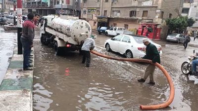  محافظ الجيزة يقود ميدانيًا جهود شفط مياه الأمطار بالطرق والمحاور | فيديو 