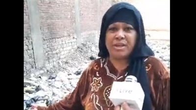 أهالي المساكن الحمراء بالمنيا يستغيثون: الثعابين والحشرات بيطلعوا علينا من القمامة | بث مباشر