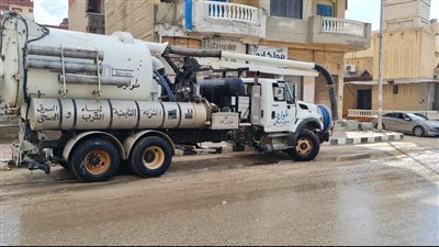 مياه سيناء تدفع بـ 40 سيارة ومعدة لشفط الأمطار 