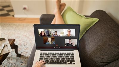 مكالمات الفيديو خلال جائحة كورونا أثرت على صحة الأمهات العقلية | دراسة 