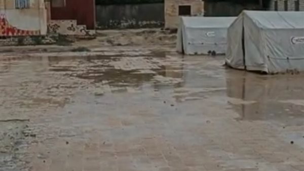 غرق مخيمات الإيواء