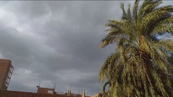 سحب ركامية تغطي سماء