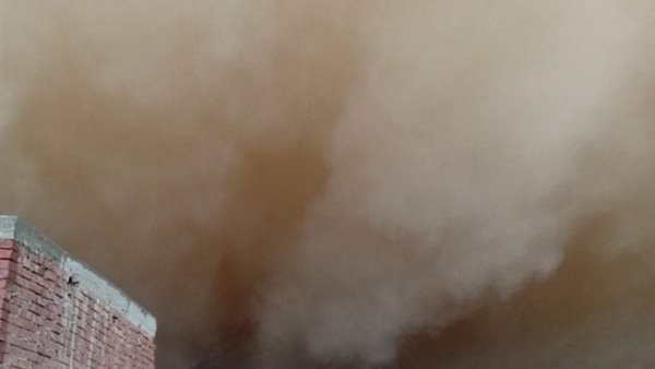 عاصفة ترابية على