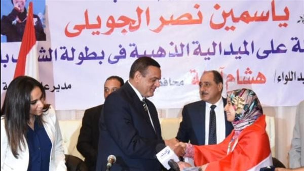 محافظ البحيرة يكرم