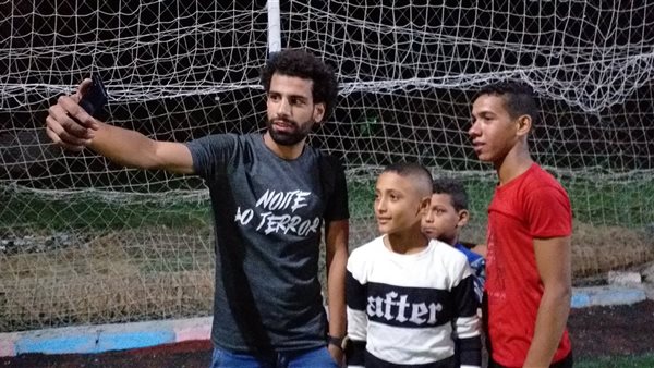 شبيه محمد صلاح يظهر