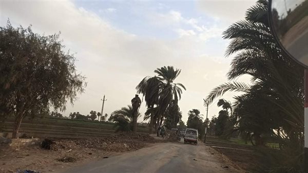 أهالي قرية بسوهاج