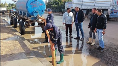 كسح مياه الأمطار من شوارع دسوق بكفر الشيخ | صور 