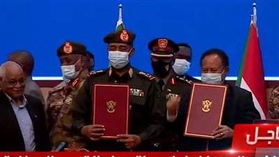 رئيس الوزراء السوداني يستأنف مهام عمله من مكتبه في الخرطوم بعد توقيع الاتفاق السياسي 