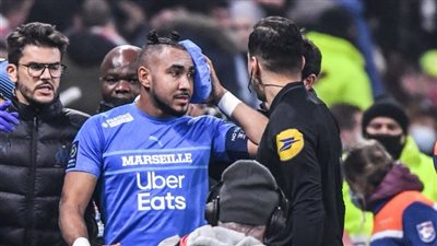 بعد ضرب باييت بزجاجة مياه.. تأجيل مباراة ليون ومارسيليا بسبب أحداث الشغب