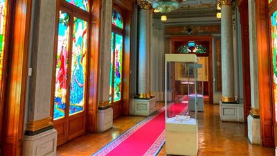 متحف المجوهرات يعرض قطعة أثرية نادرة للملكة فريدة