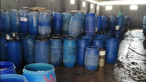 ضبط مصنع مخللات فاسدة