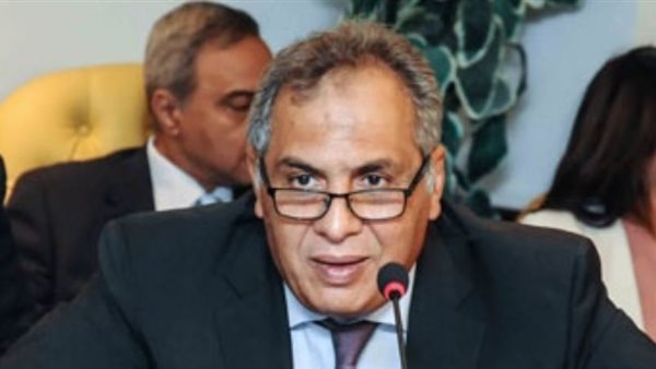 الدكتور خالد العطار