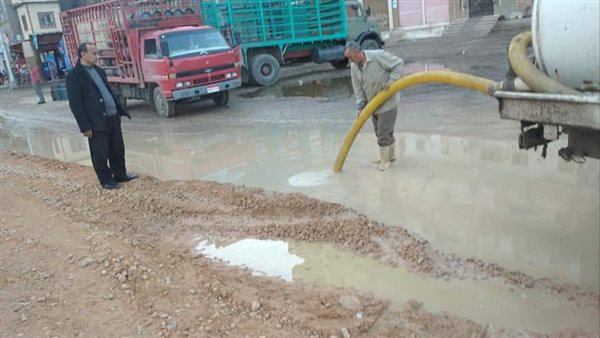 تواصل شفط مياه الأمطار