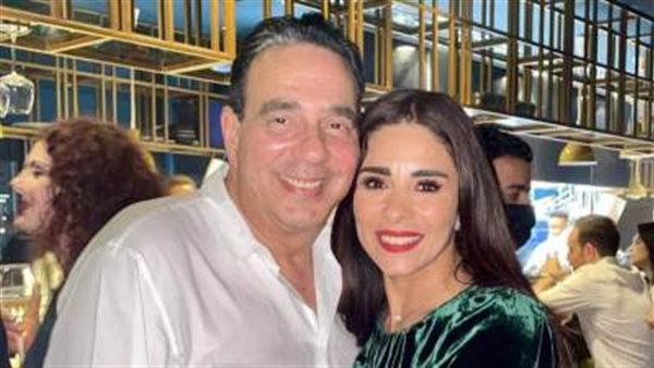 أسماء مصطفى وزوجها