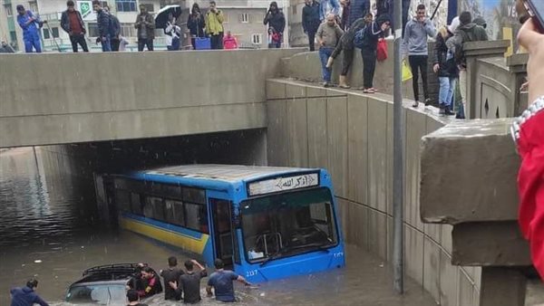 غرق أتوبيس في الإسكندرية