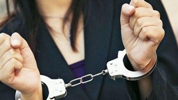 القبض على سيدة -