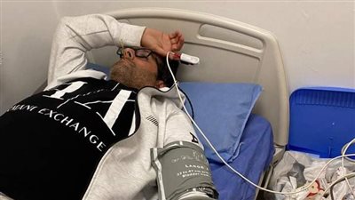  نقل المنتج وليد منصور إلى المستشفى بعد إصابته بتسمم | صورة