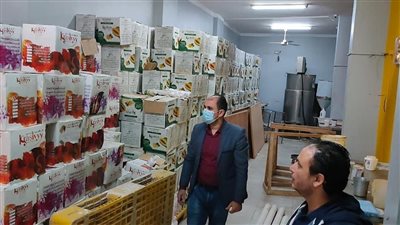 ضبط مصنع مستحضرات تجميل مخالف في جمصة بالدقهلية