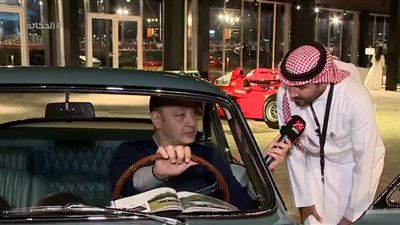 عمرو أديب يتفقد أغلى سيارة كلاسيكية في العالم بمعرض سيارات الرياض