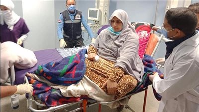 استجابة لـ السيسي.. نقل سيدة مصابة بورم في القدم للمستشفى الجامعي بكفر الشيخ │ صور