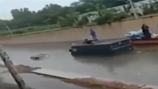 سيارة نقل أموال محملة