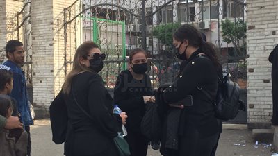 اقتصار عزاء شقيق تيسير فهمي على المقابر بسبب كورونا