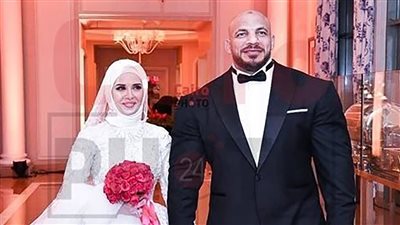 بيج رامي يعود إلى القاهرة في زيارة سريعة بعد قضاء شهر العسل 