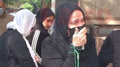 تيسير فهمي تدخل في صدمة بعد دفن شقيقها: إخوتي الثلاثة ماتوا في سنة واحدة