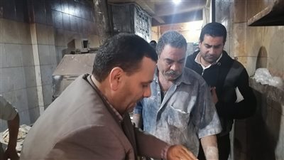 بعد نوة الطقس السيئة.. وكيل تموين الإسكندرية يتابع عملية توافر السلع الغذائية بالأسواق | صور