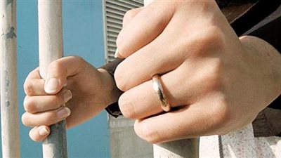 حبس ربة منزل وعشيقها 4 أيام لاتهامهما بقتل طفلها في المحلة