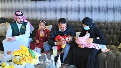 وصول التوأم السيامي المصري سلمى وسارة إلى الرياض | فيديو
