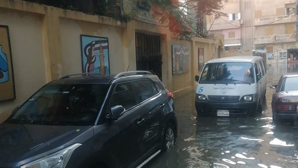 مياه الأمطار أمام