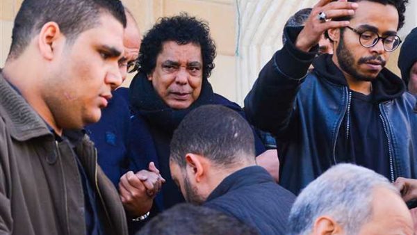 محمد منير في جنازة