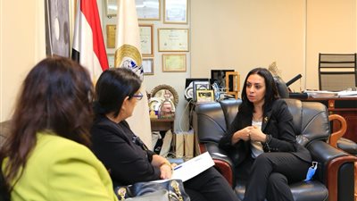 مايا مرسي تؤكد أهمية إتاحة الظروف المشجعة للمرأة على العمل في القطاع الخاص