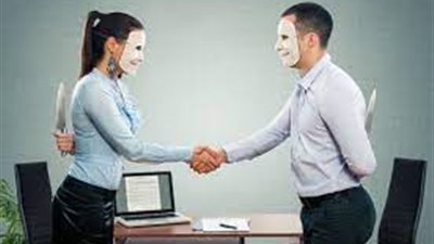 كيف يتأكد الإنسان أنه ليس منافقا؟.. الإفتاء توضح ذلك 