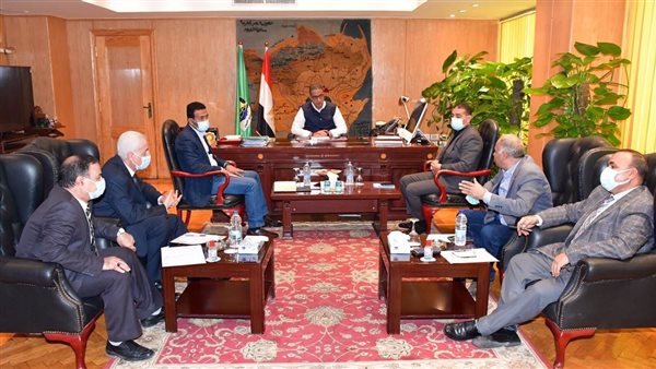 محافظ الفيوم يُناقش