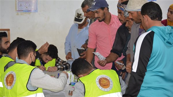 تطعيم المواطنين بلقاح