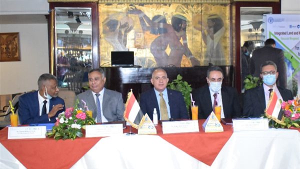 وزير الري يكرم 22