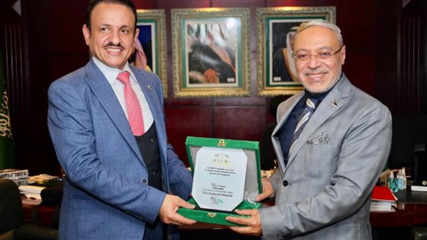 رئيس جامعة طنطا والمحلق